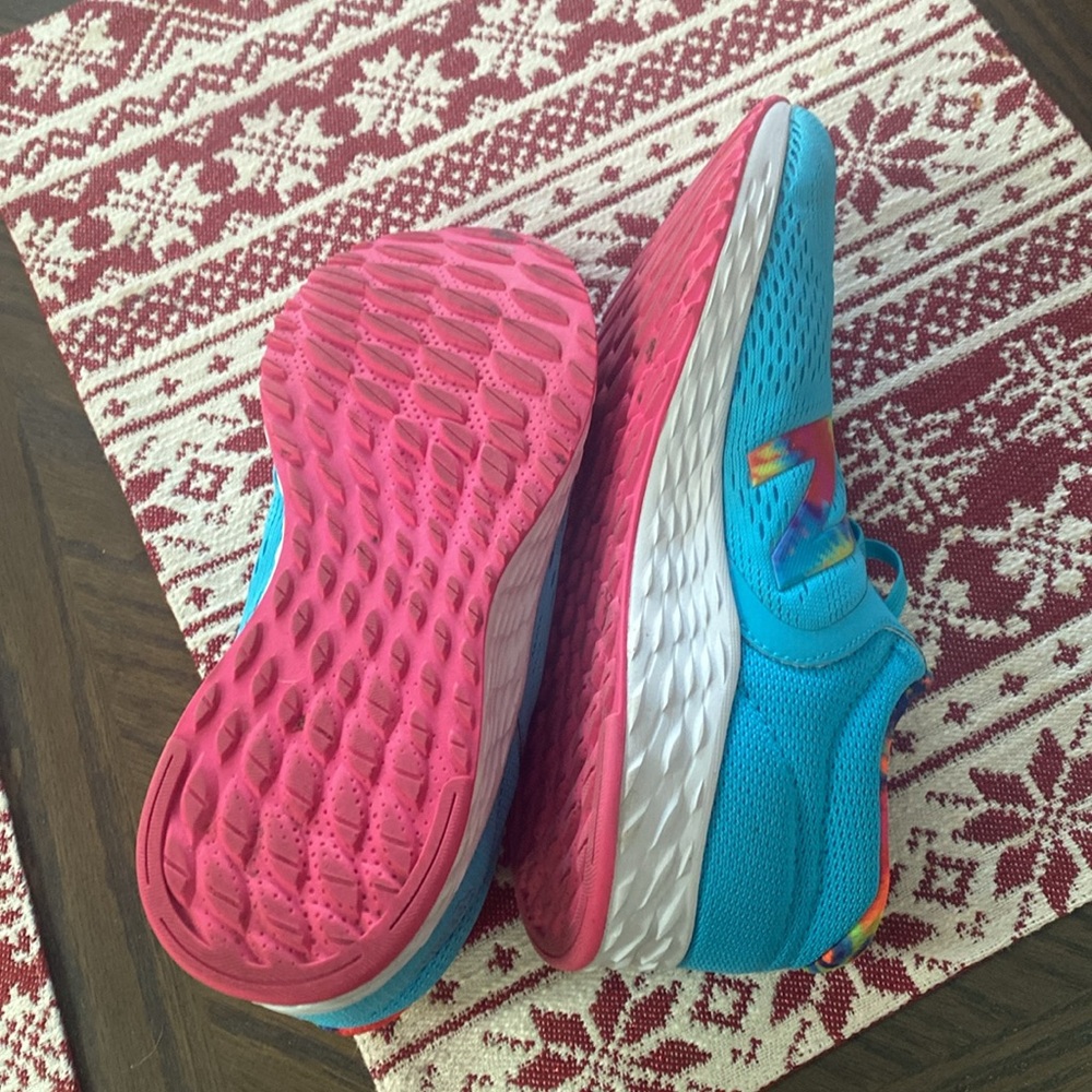 New Balance Sneakers with Lightweight Mesh Upper and Colorful Inner Lining - Picture 4 of 4